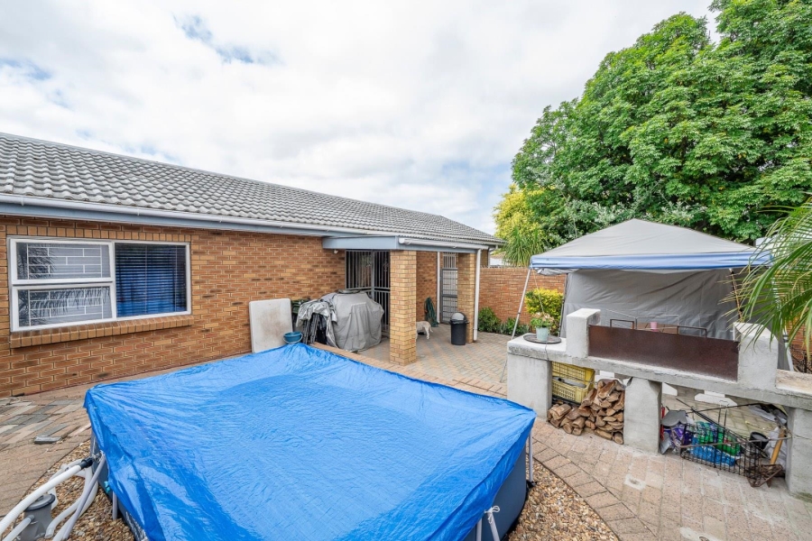 2 Bedroom Property for Sale in Brackenfell South Western Cape